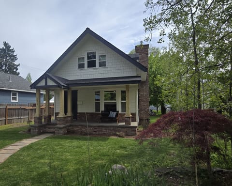 You'll love our upgrades and fully remodeled 1915 Coeur d'Alene Cottage! 