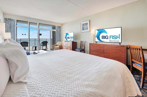 Oceanview Bedroom w/ Stylish Decor ✨
