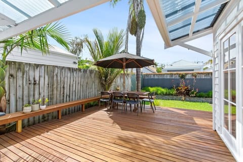 Fully fenced private deck and garden