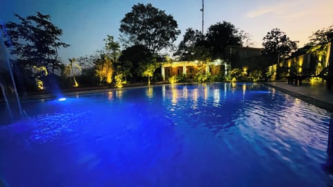 4 outdoor pools