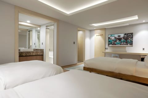 Family Room | Free WiFi