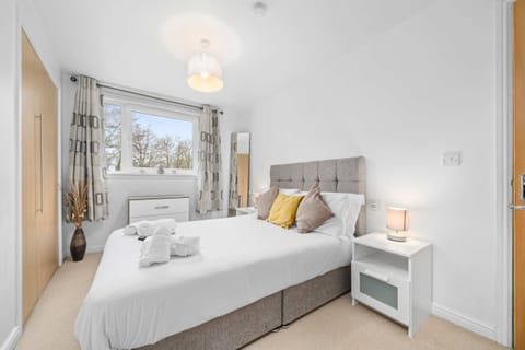 Bedroom Retreat: Bright space with plush bedding, modern decor, and lovely views to unwind!