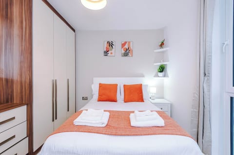Bedroom Retreat: Bright ambiance with chic decor, perfect for restful nights in Timperley!