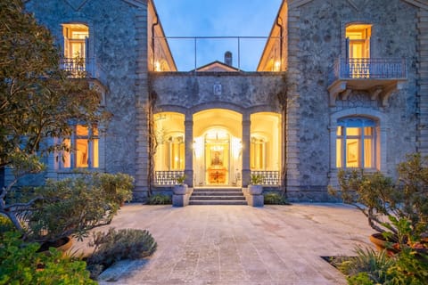 House | 7 bedrooms