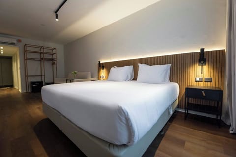 Room, 1 King Bed with Sofa bed, Balcony, City View | Free cribs/infant beds, free WiFi, bed sheets
