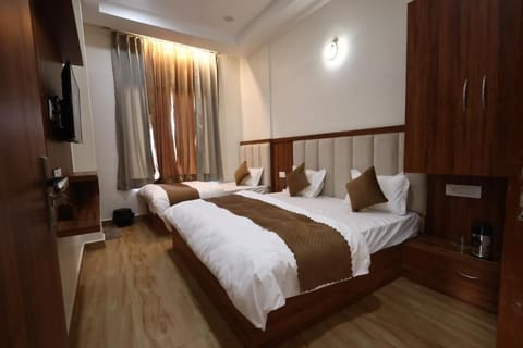 Triple Room | Blackout drapes, soundproofing, iron/ironing board, free WiFi