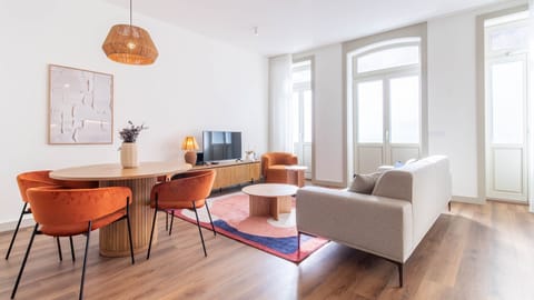 A modern living room with orange chairs, flat-screen TV, and plenty of natural light.
#LivingRoom #CozyVibes #InteriorDesign #ModernLiving #PortoApartment