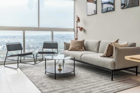 Sala con TV y Vista a Andares