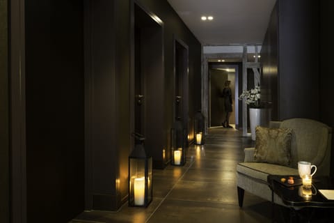 Couples treatment rooms, body treatments, deep-tissue massages