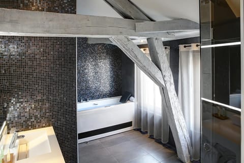 Family Suite, 1 King Bed, Bathtub (Separate Living Room) | Bathroom | Shower, free toiletries, hair dryer, bathrobes