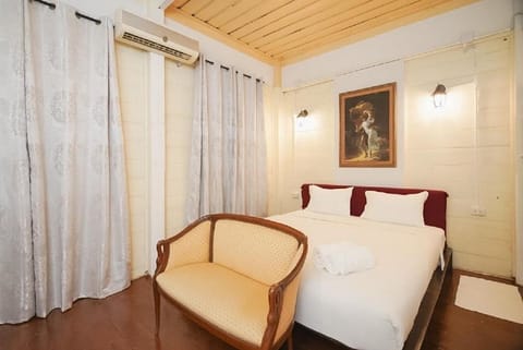 Double Room, 1 King Bed, Non Smoking | Free WiFi