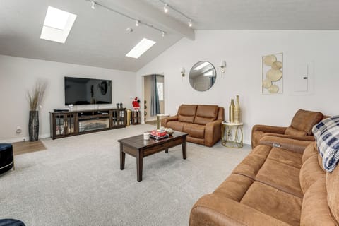 Anchorage Vacation Rental | 6BR | 2BA | 2,500 Sq Ft