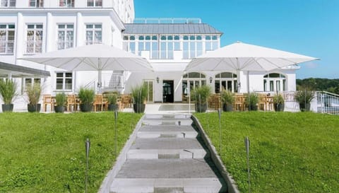 Hotel Exterior [summer]