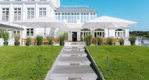 Hotel Exterior [summer]