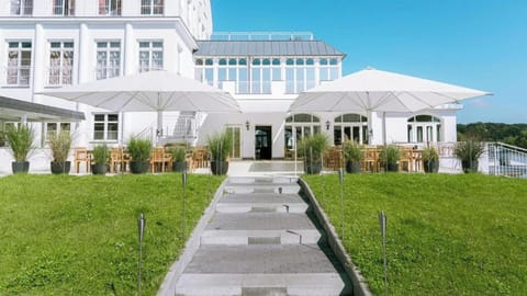 Hotel Exterior [summer]