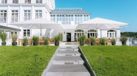 Hotel Exterior [summer]
