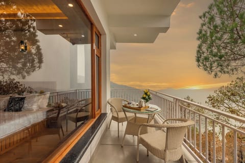 Deluxe Villa, Balcony, Mountain View | Outdoor dining