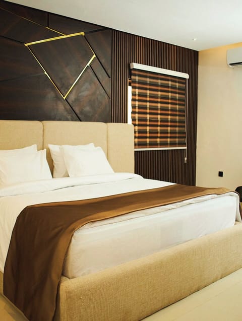 Comfort Room, Balcony, City View | Desk, laptop workspace, blackout drapes, soundproofing