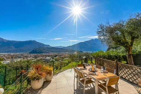 Family Apartment, Multiple Bedrooms (Bella Vista Apartment) | Outdoor dining