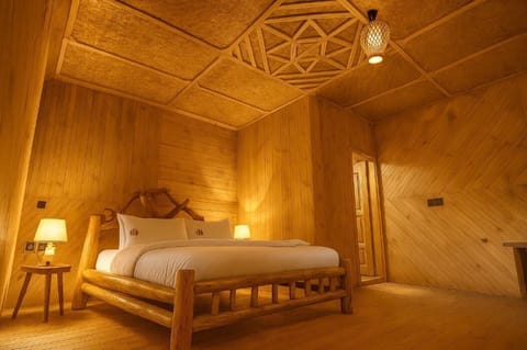 Deluxe Double Room, Balcony, Lake View | Free WiFi