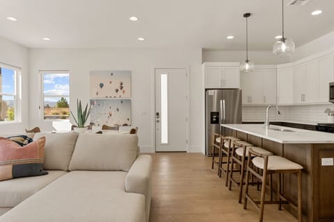 Condo, 4 Bedrooms | Living area | Smart TV