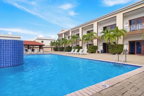 Relax at our pool area with direct access to Eagle Beach, offering the perfect blend of poolside tranquility and the breathtaking beauty of one of Aruba's most stunning beaches.