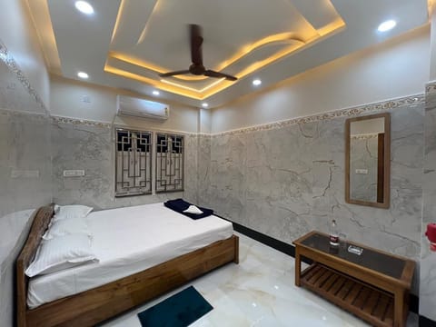 WiFi (free), bed sheets