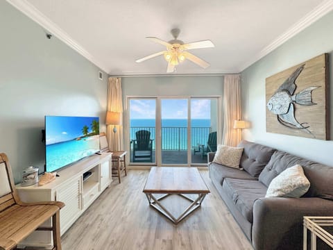 Wake up to the waves at Seawind 1602