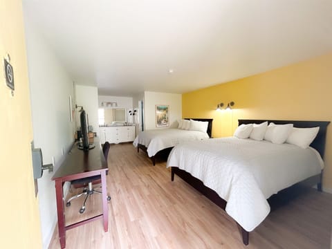 Main Room with 2 queen beds