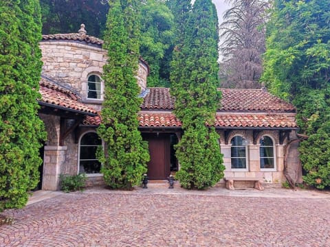 The entrance to La Suite Côté Cour