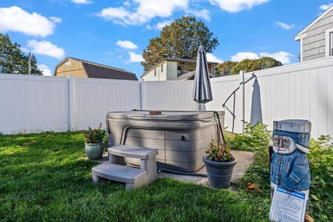 Hot Tub | Backyard Retreat | Private Fence & Lawn