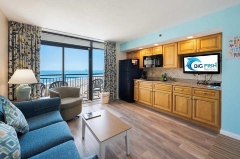 Amazing Living Room, Beautifully Decorated, Stunning Views🌊☀️

