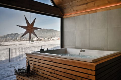 Indoor spa tub