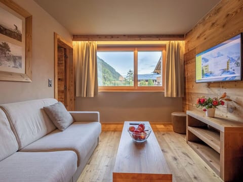 Wood, Interior Design, Ceiling, Wood Stain, Hardwood, Wood Flooring, Living Room, Lumber, Log Cabin, Plank