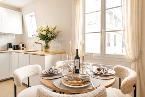 Superior Apartment, City View | Living area