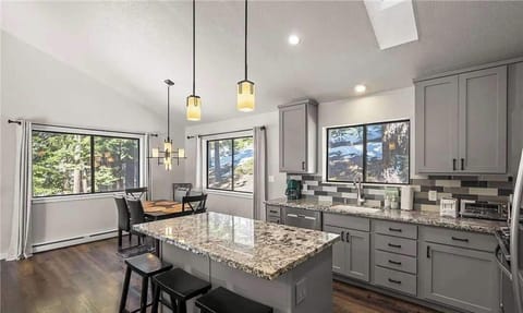 House | 4 bedrooms, high-speed internet