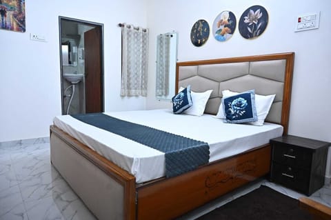 Standard Room | Rollaway beds, free WiFi, bed sheets