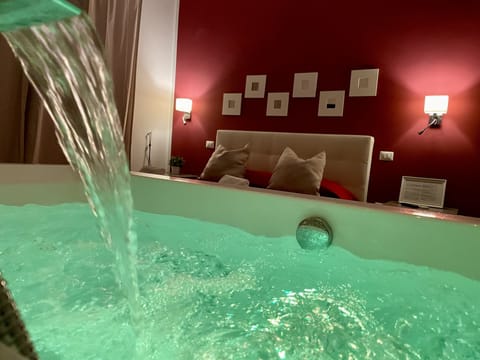 Luxury Suite, Jetted Tub | Premium bedding, minibar, in-room safe, desk