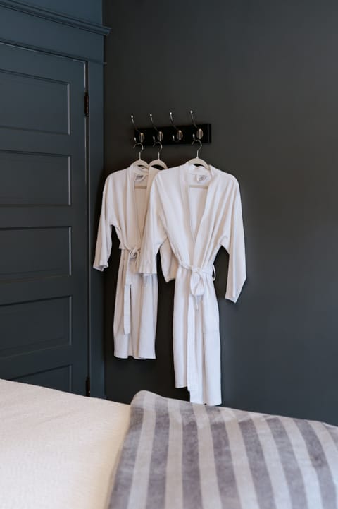 Northern Pacific Room | Iron/ironing board, free WiFi, bed sheets