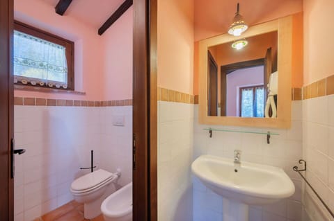 Autumn, Bathroom, Spring, Summer