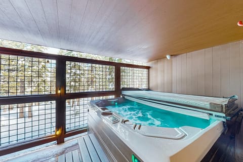 Indoor spa tub