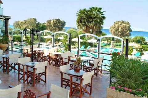 Breakfast, lunch, dinner served; Greek cuisine 