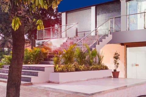 House | Reception
