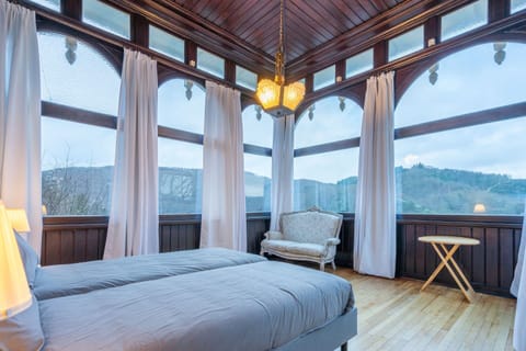 House | 7 bedrooms, individually furnished, bed sheets