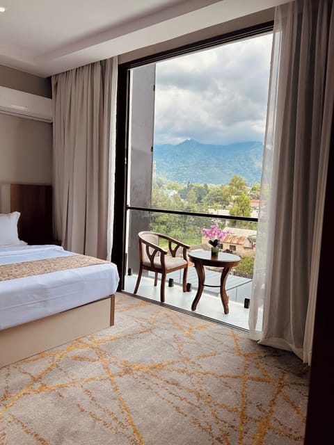 Executive Room, Mountain View | Desk, blackout drapes, soundproofing, iron/ironing board