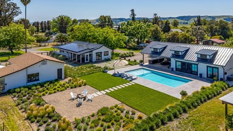 Wake up every morning on this stunning estate with vineyard views a sparkling pool and no care in the world except for what Carneros wine you will pour yourself today :) 