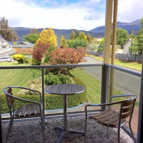 Lake & mountain view studio | Outdoor dining