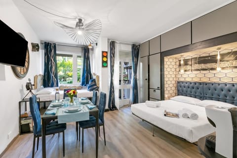 Standard Studio, Balcony, Mountain View (Apt Suite 125 shared pool & sun)