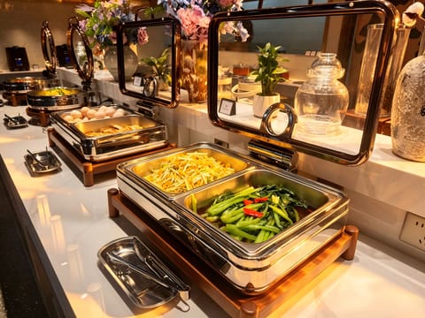 Daily buffet breakfast for a fee