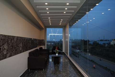 Deluxe Double Room, City View | Lobby